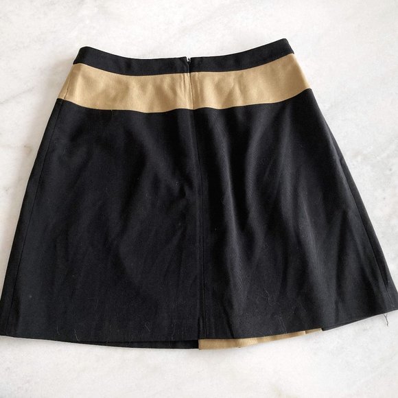 Club Monaco black & tan A-line skirt (size 8), side pleats, neutral basic - Picture 2 of 4
